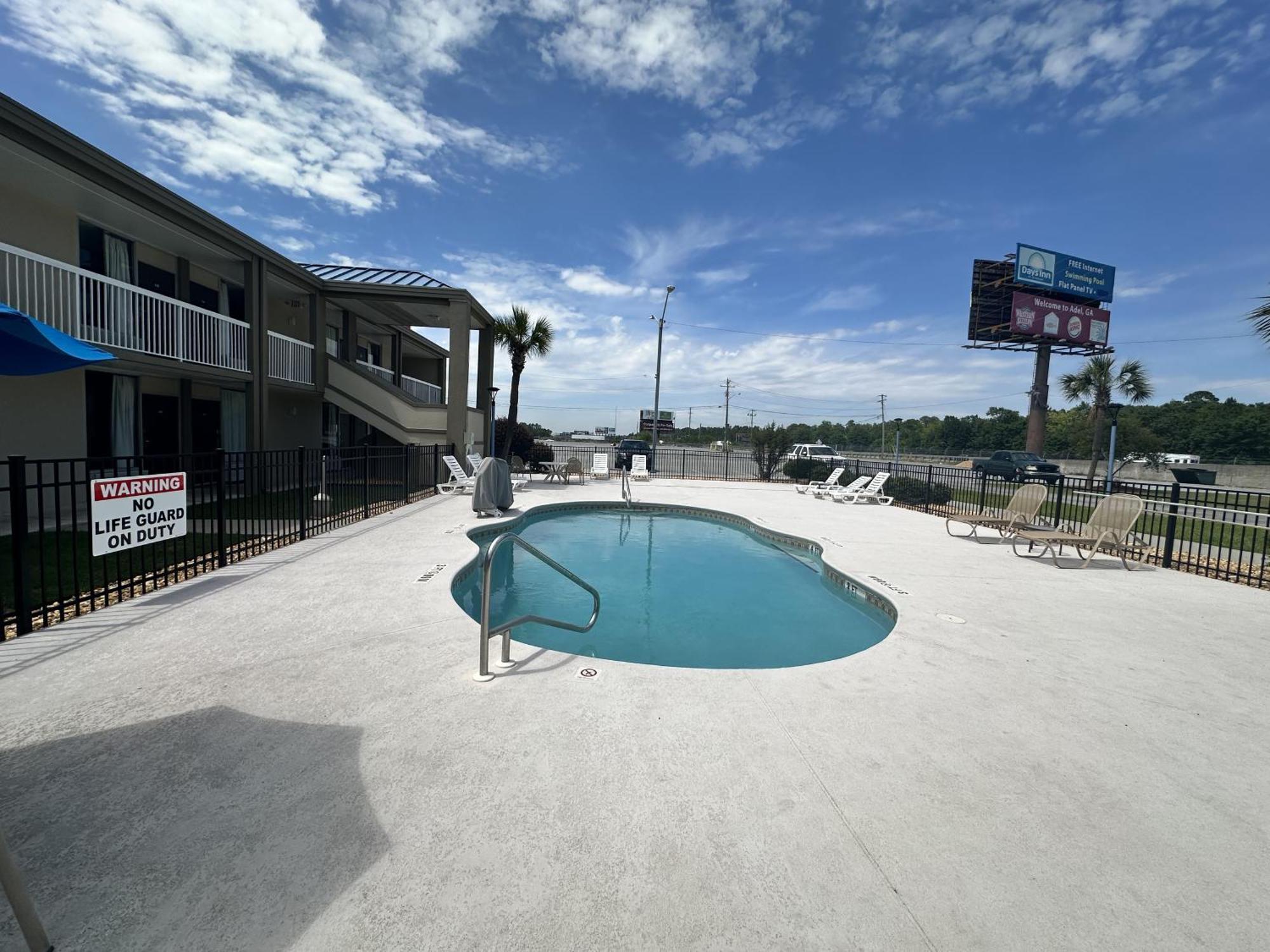 Days Inn By Wyndham Adel I-75 Dış mekan fotoğraf