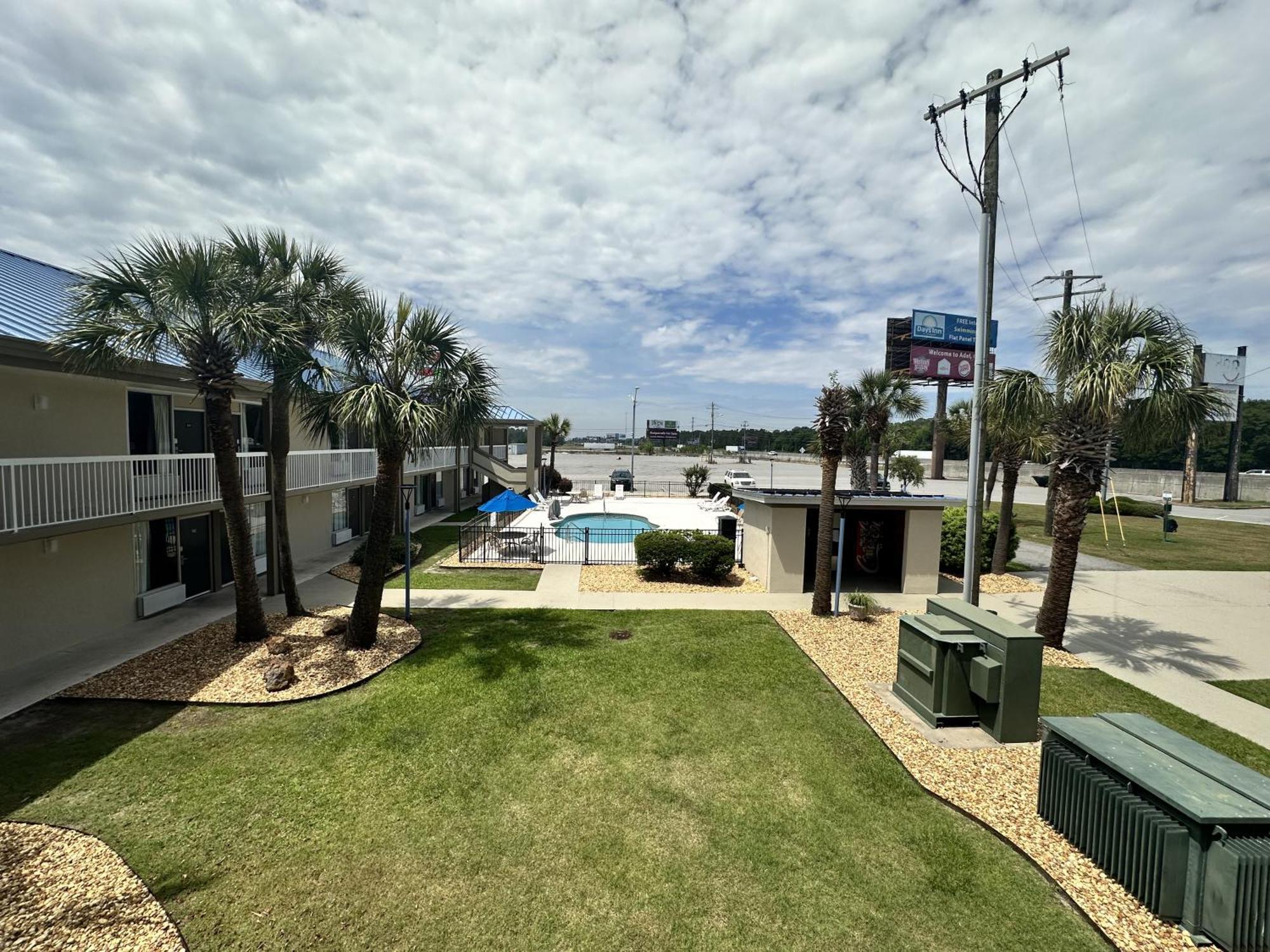 Days Inn By Wyndham Adel I-75 Dış mekan fotoğraf